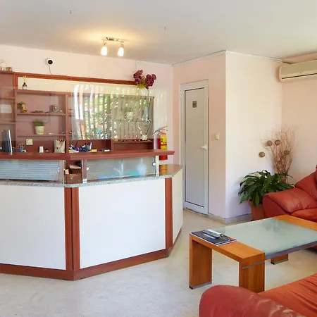 Πανσιόν Kirov Ράβντα